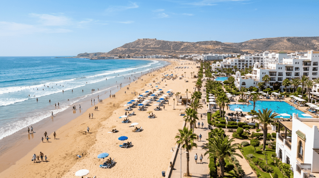 Agadir, meilleure ville côtière au Maroc plage dorée et resorts face à l’océan